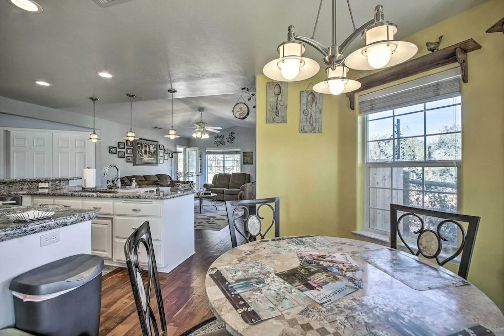 Welcoming Tehachapi Home w/ Deck & Grill!