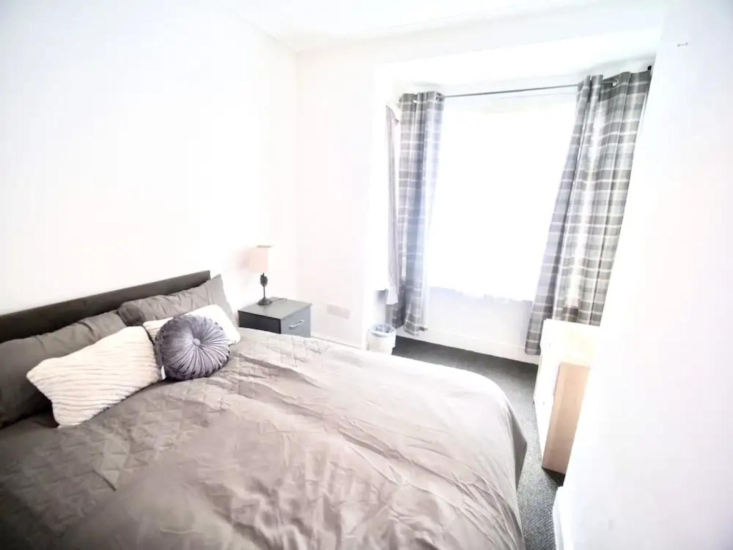 Lovely 6 bed Property Located Within Dudley