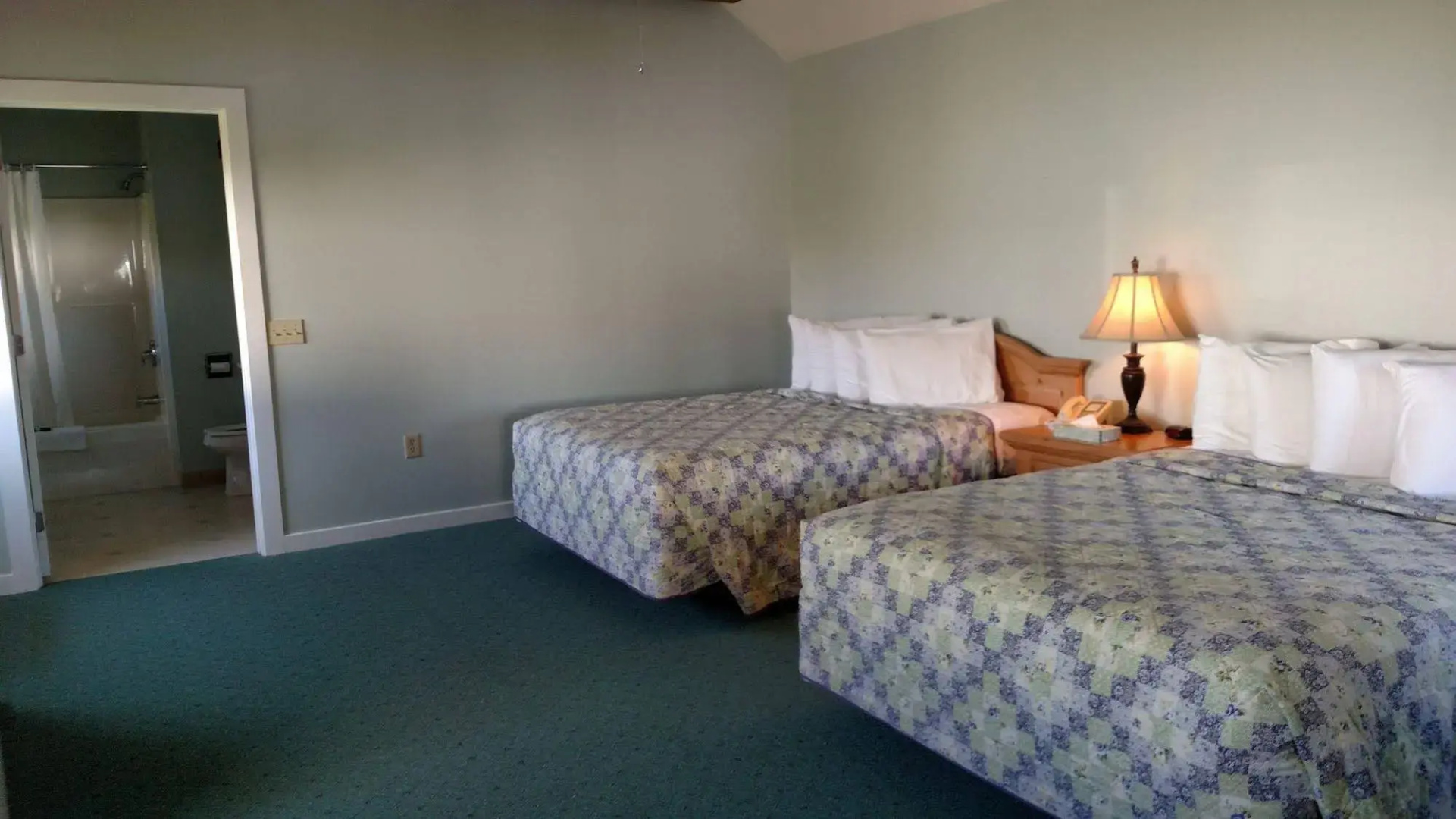 Spruce Lane Lodge and Cottages