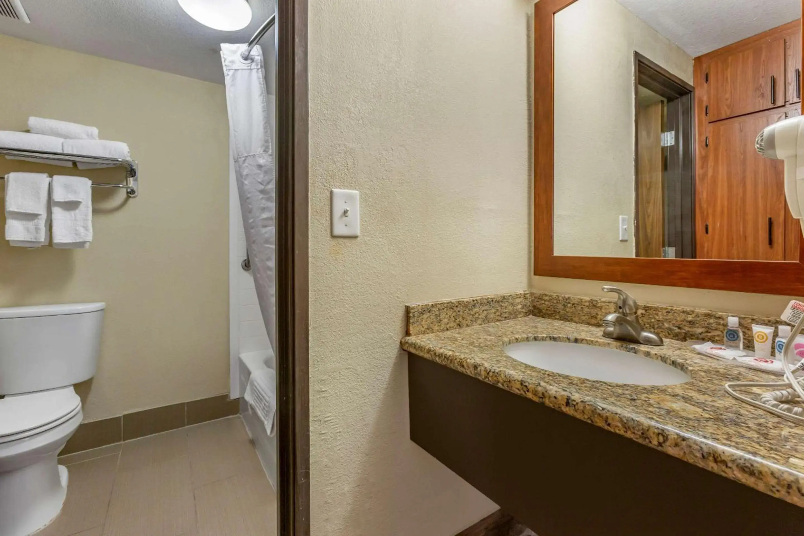 Comfort Inn & Suites Phoenix North / Deer Valley