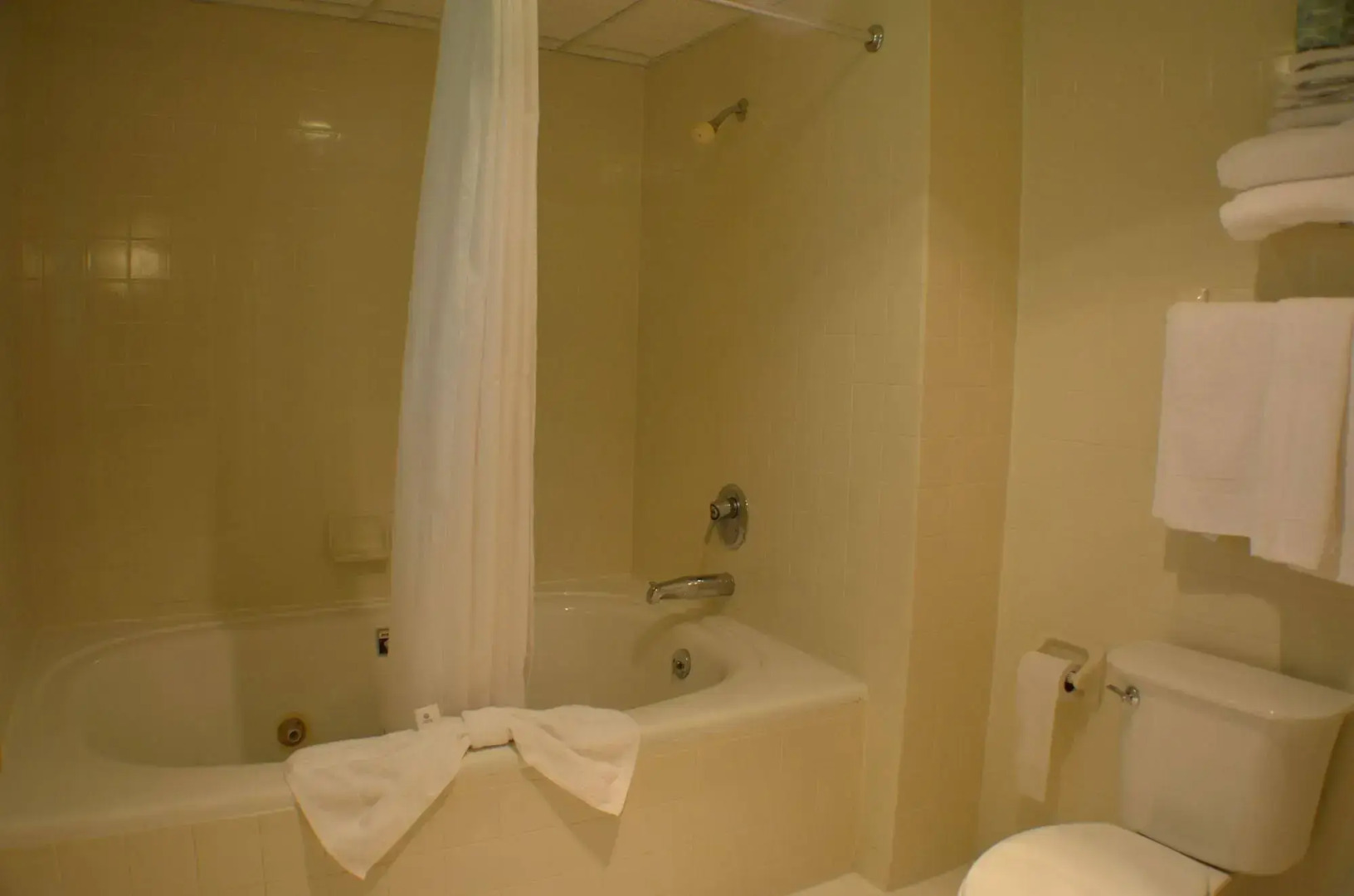 Amber's Inn & Suites