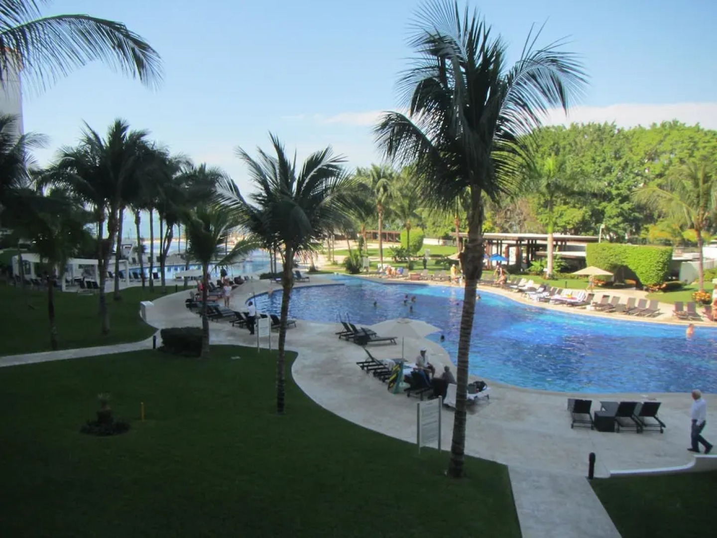 Villa Magna 1 Bedroom Tower 3 on 2nd Floor Oceanfront Sleep up to 4