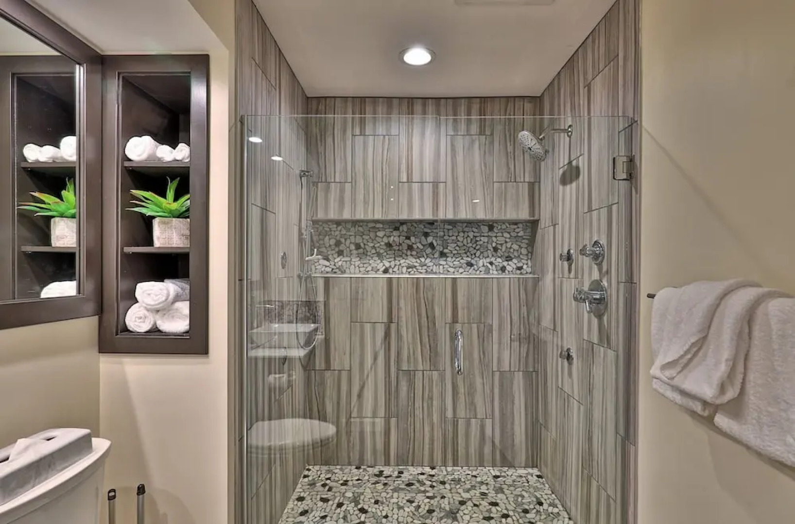 The Grande Suite at Killington: Sleeps 10 Guests, Close to Mountain!