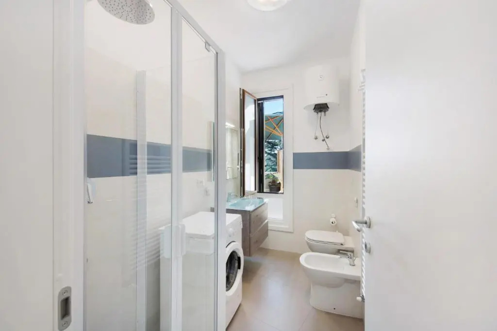 Valeria 3- Arenzanohost