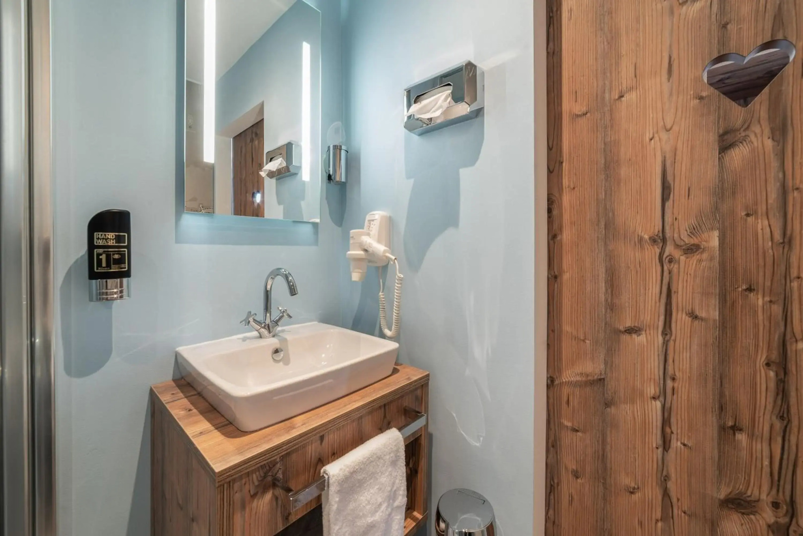 Binders Budget City Mountain Hotel