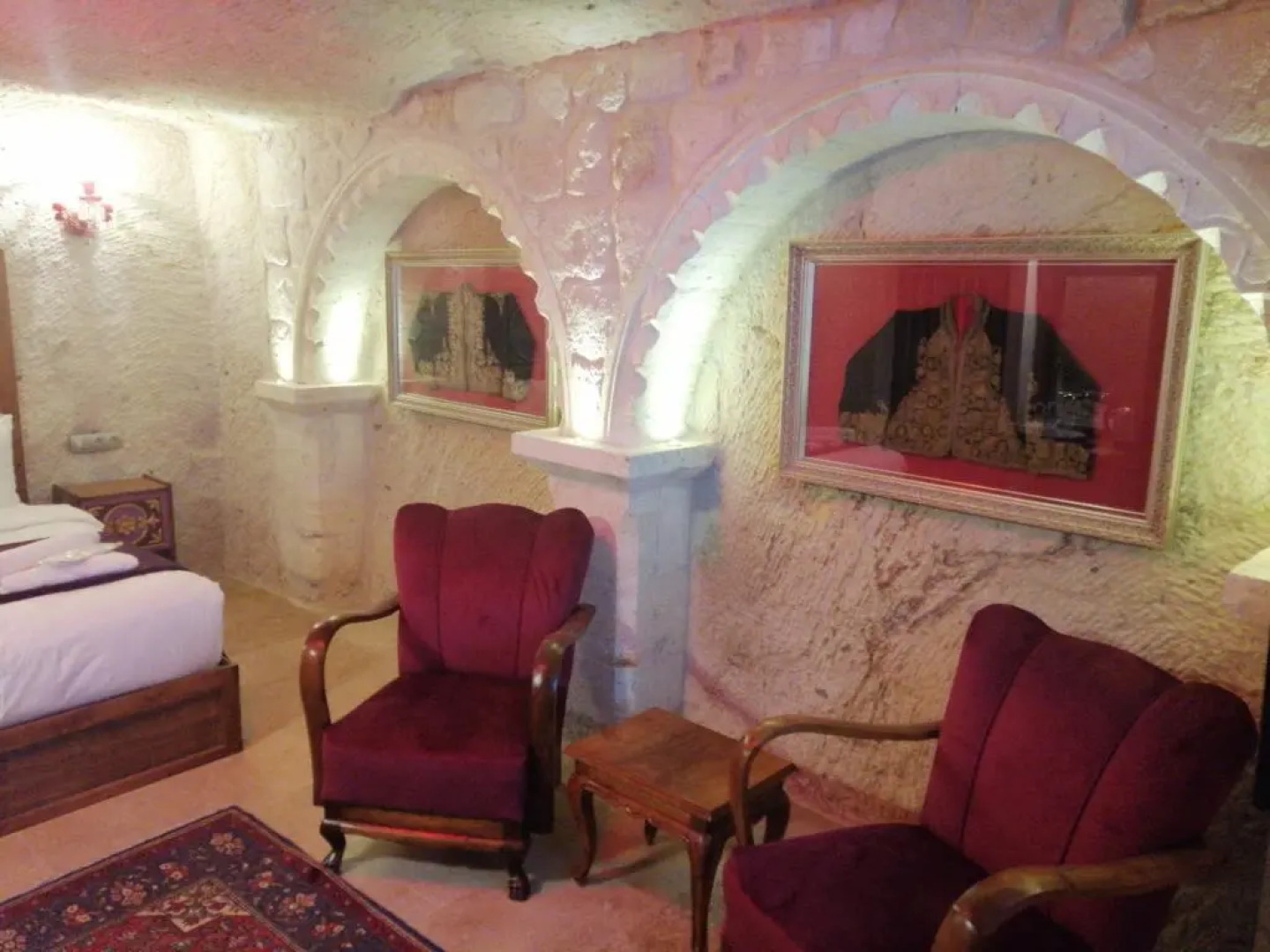 Solo Cave Suites