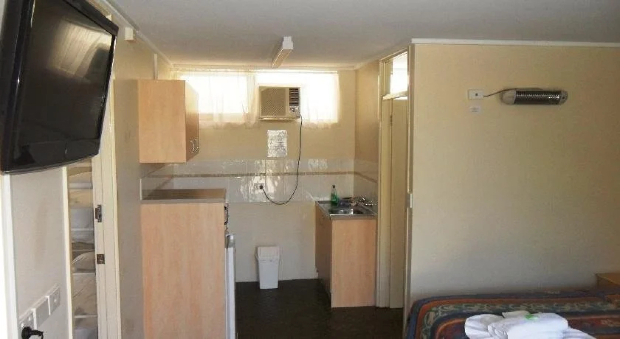 Hawaiian Sands Motor Inn