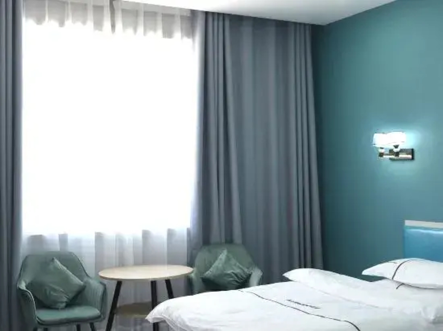 Pearl Holiday Inn Tashkurgan Plateau