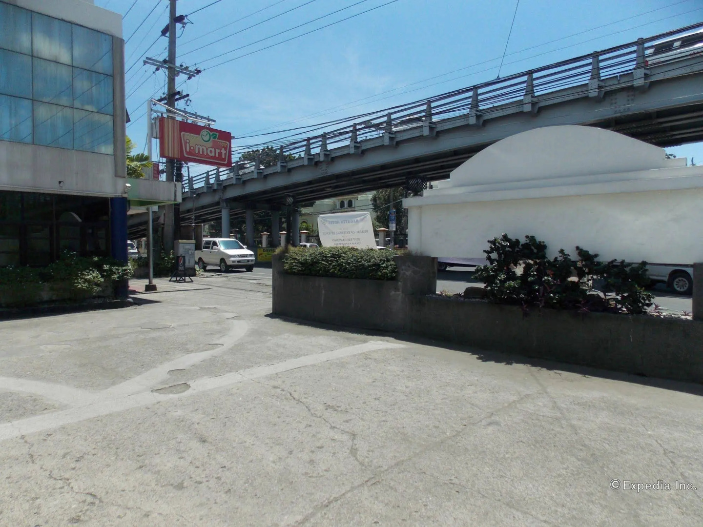 Regatta Residence Hotel