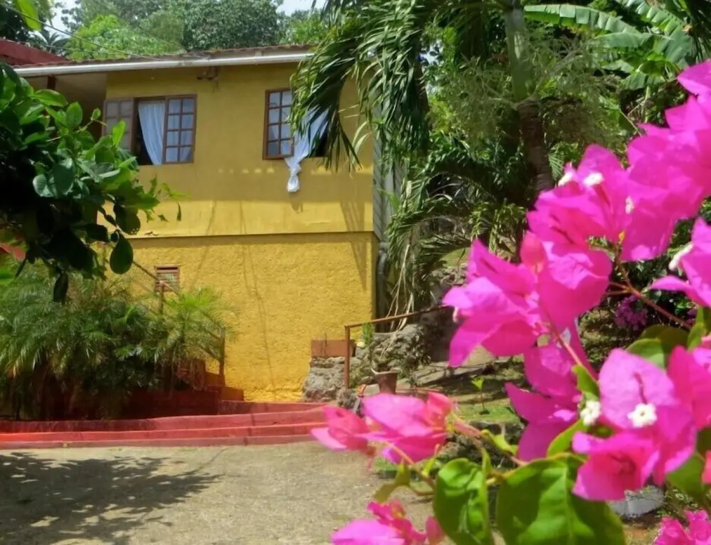 La Familia Guesthouse
