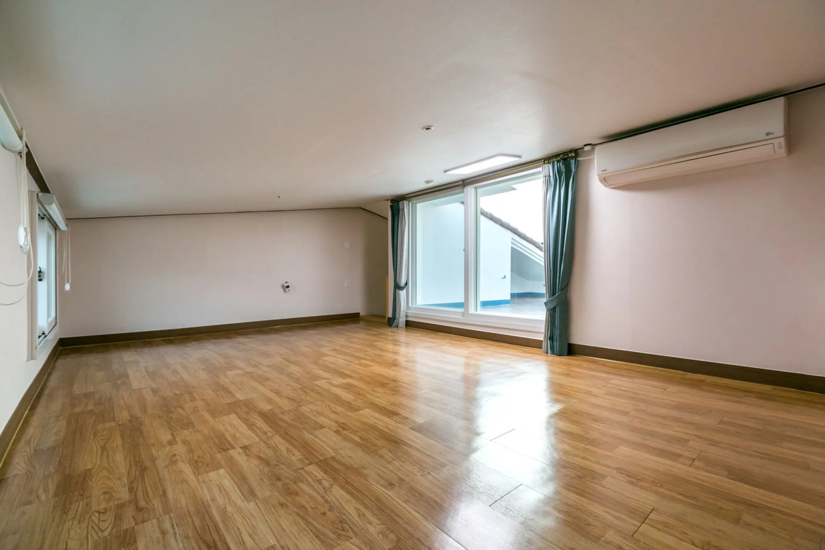 Tongyeong Beachcastle Resort