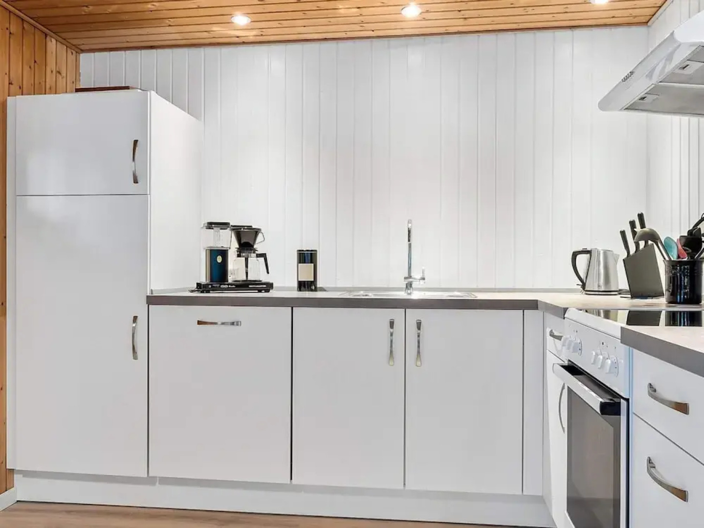 Cozy Summer House Near Ore Strand