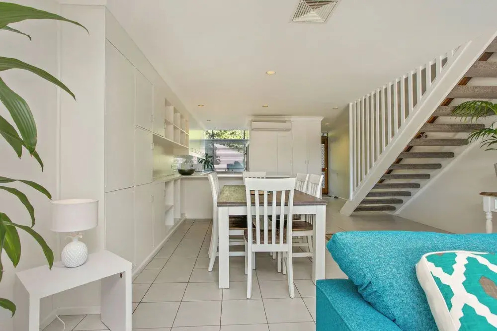 2 James Cook Apartments