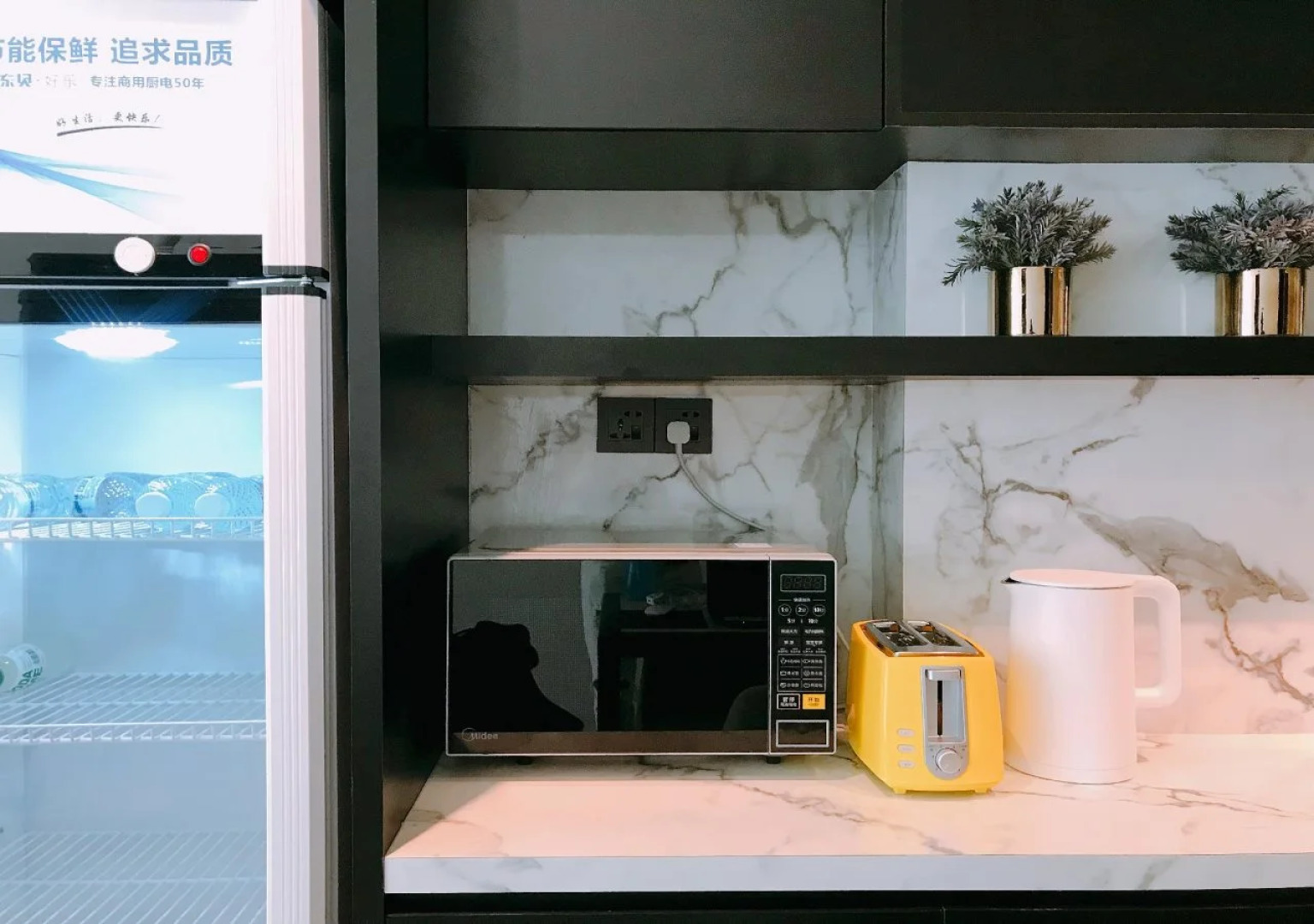 Dimple.Life - Hostel