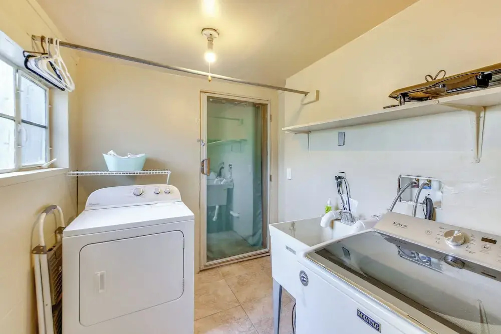 Lake Hamilton Family Gem: Hot Tub & Boat Slip!