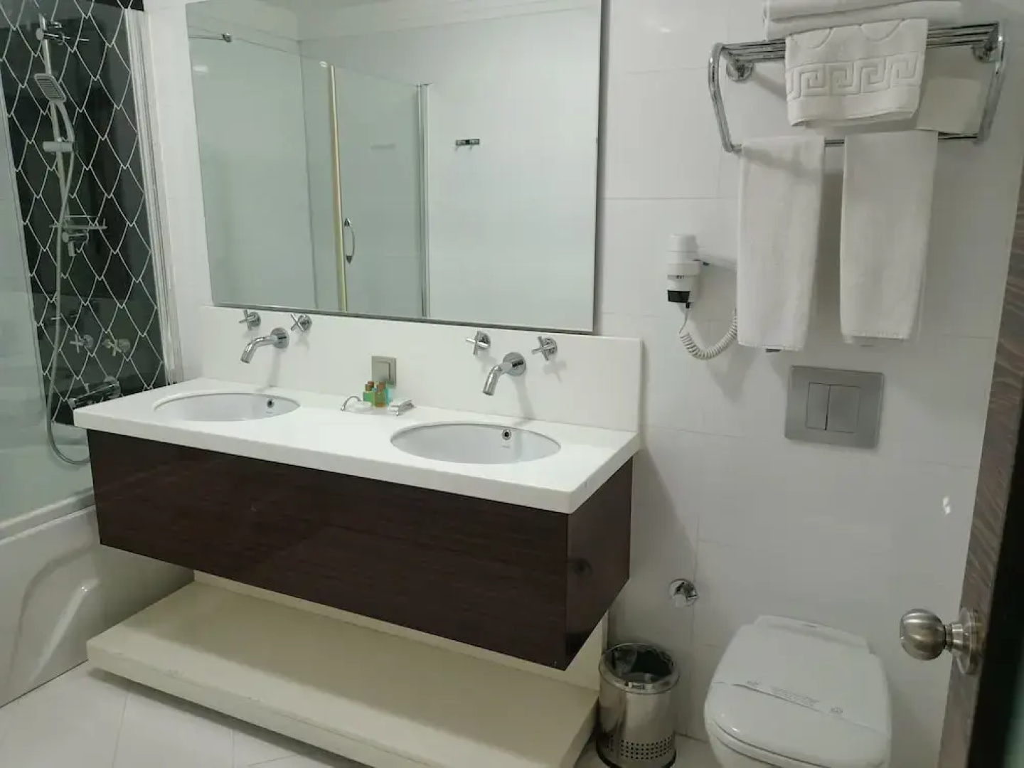Avsar Hotel