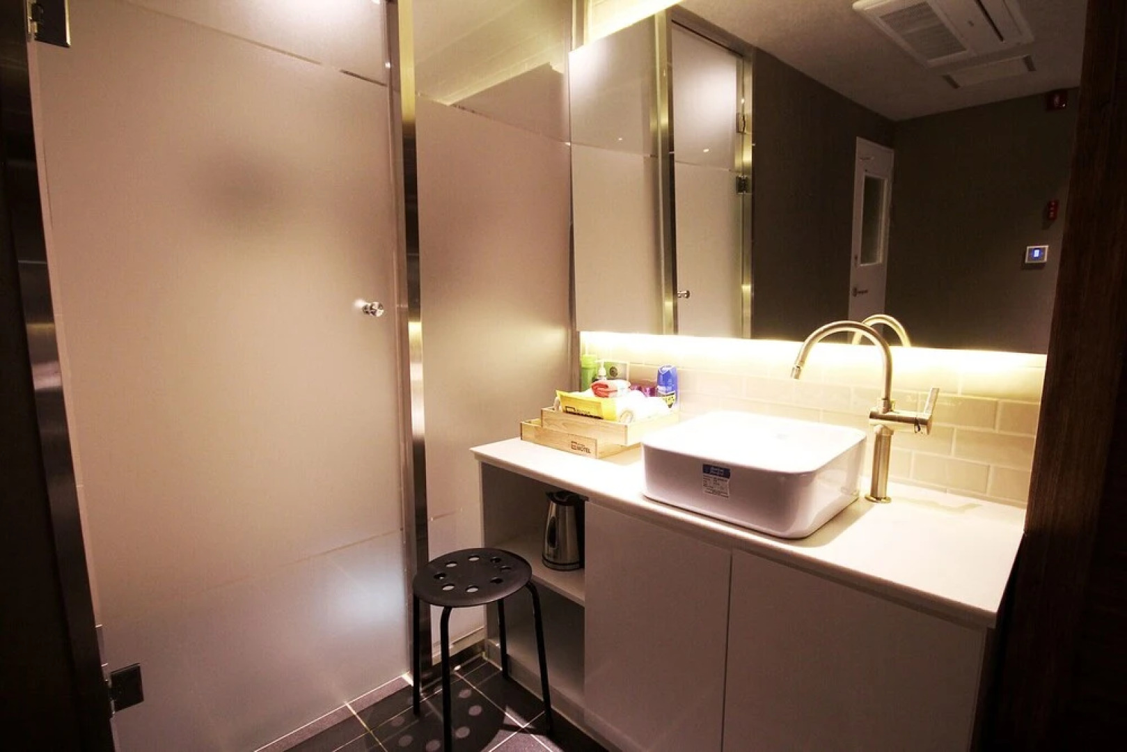 Yeongju Case Business Hotel