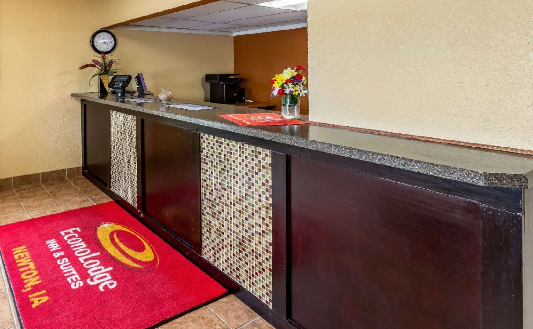 Econo Lodge Inn & Suites Newton