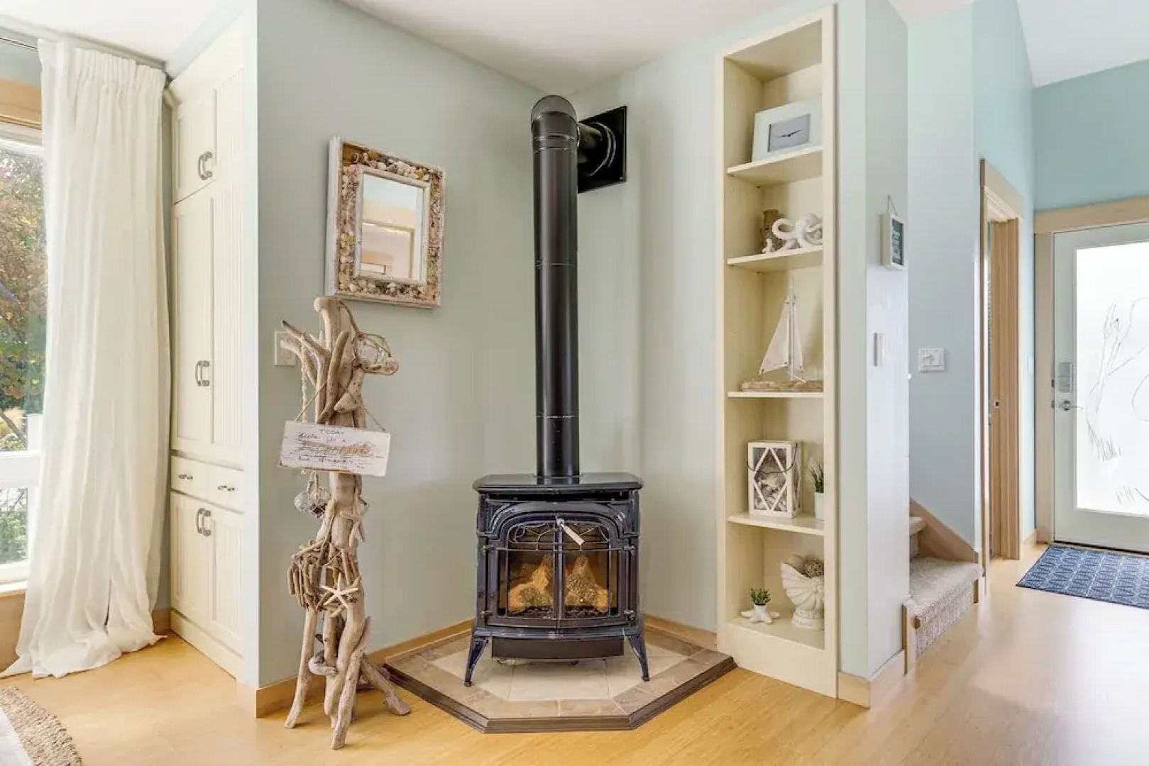 Steps to Beach: Home w/ Hot Tub in Oak Harbor!