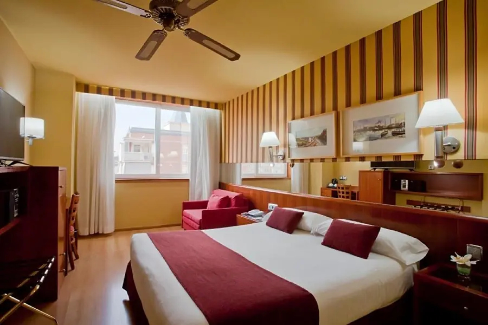 Отель Ilunion Les Corts Spa