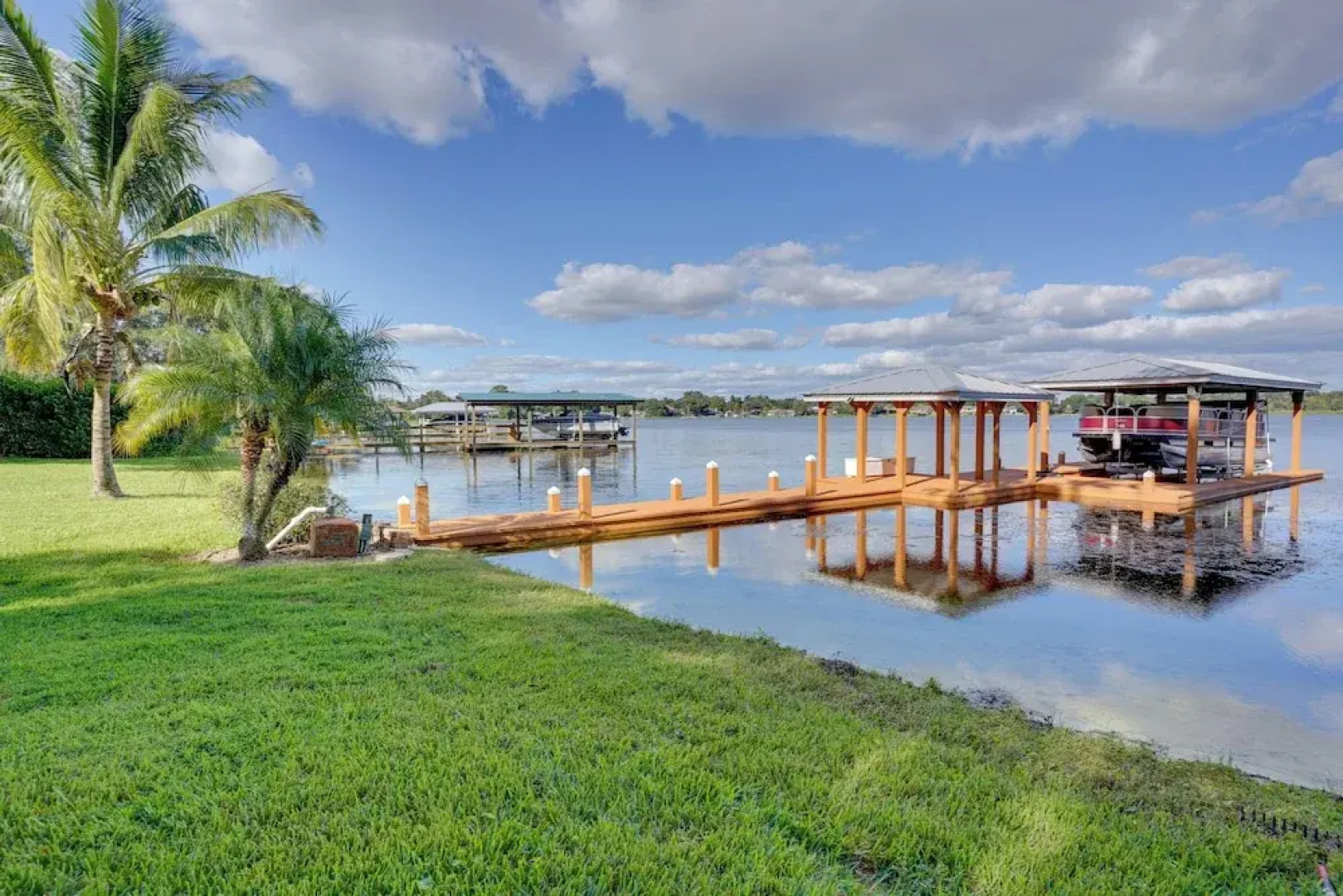 Lakefront Winter Haven Retreat: Hot Tub & Patio!