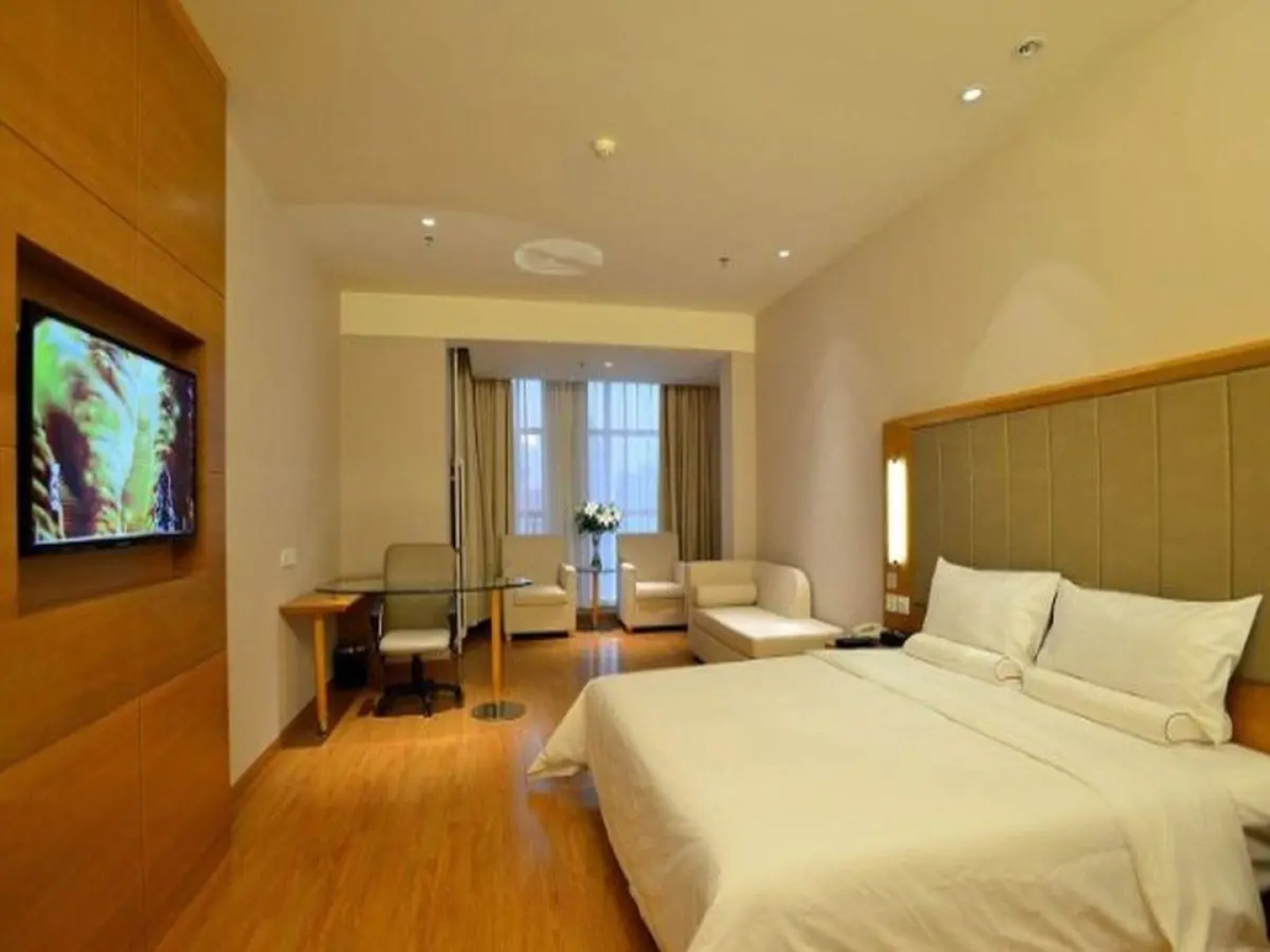 JI Hotel Wuhan Guanggu Plaza