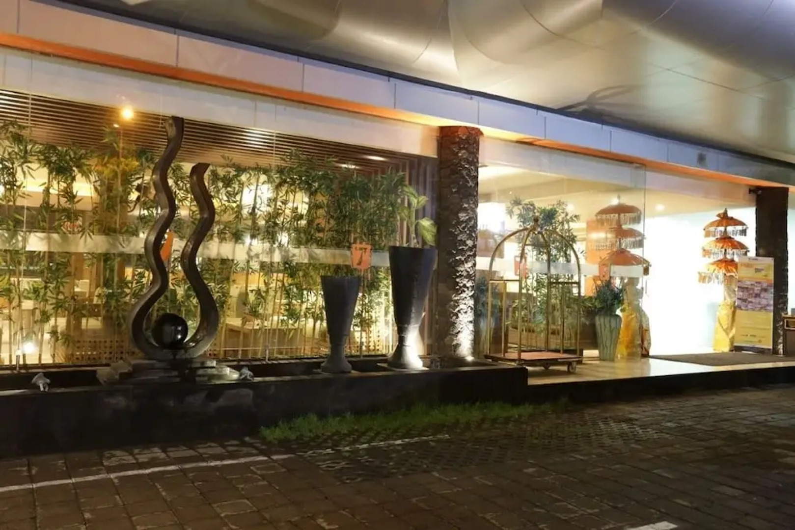 RedDoorz @ Sunset Road Kuta