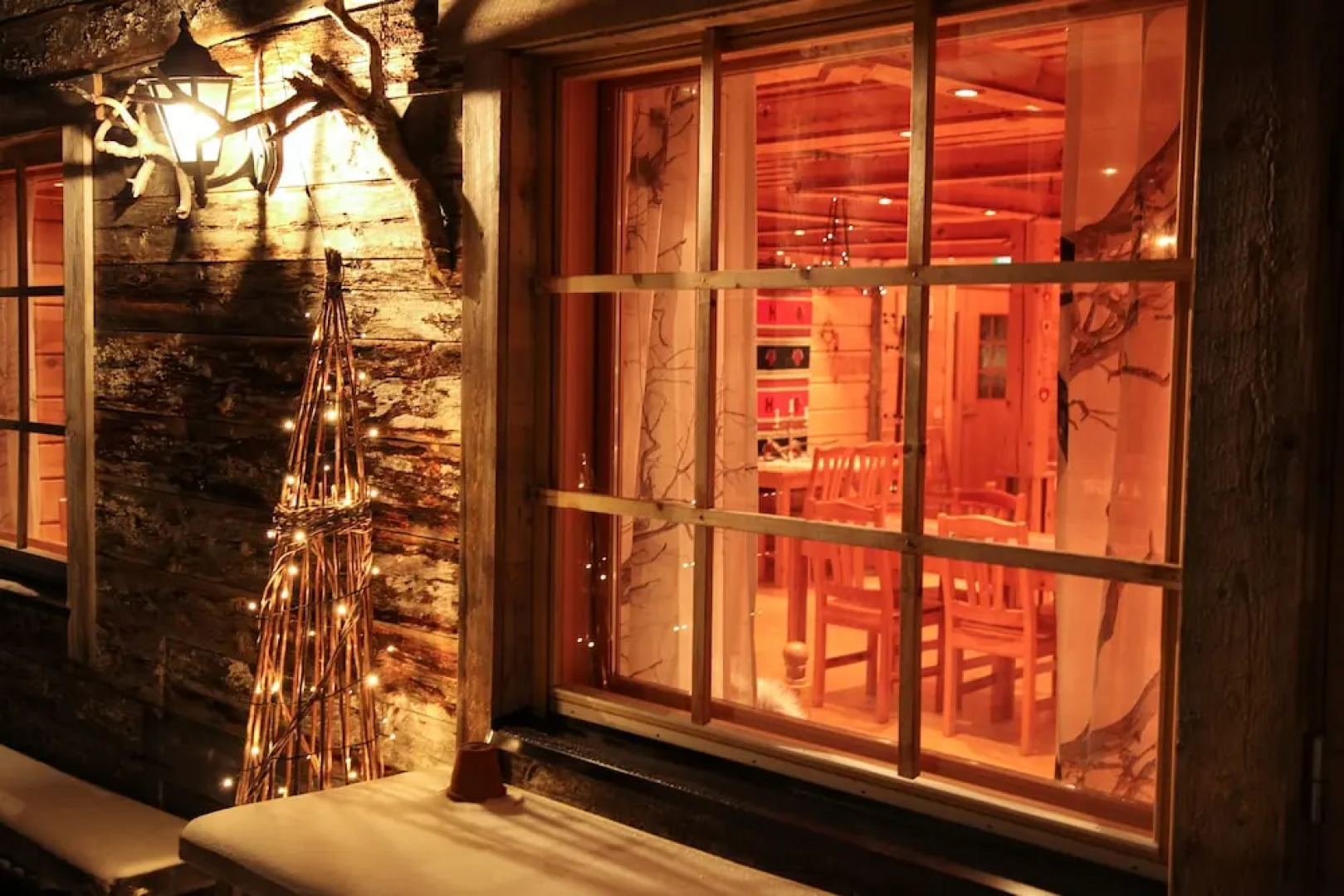 Isokenkäisten Klubi, Wilderness lodge