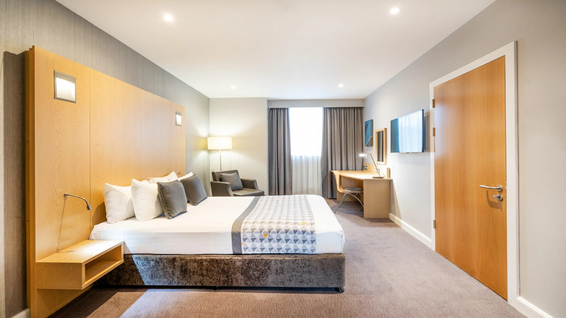 Holiday Inn London - Luton Airport by IHG