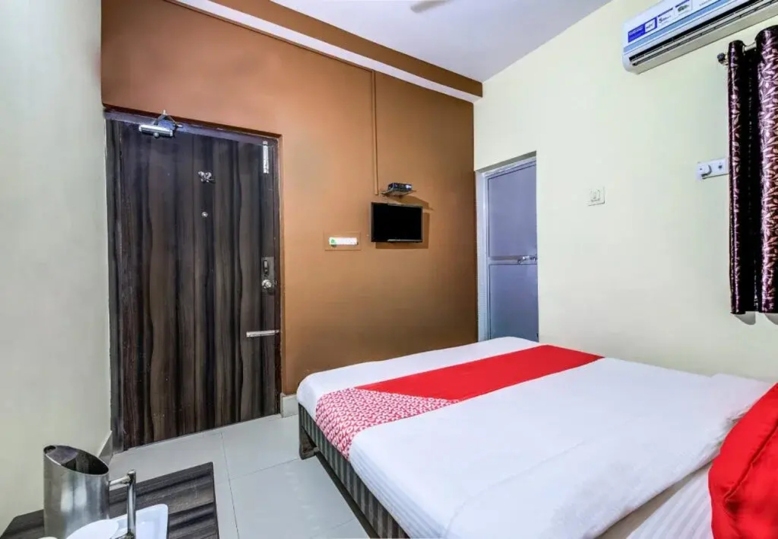 Hotel Deshbandhu By OYO Rooms