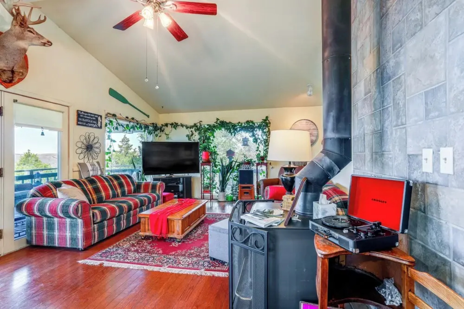 'the Treehouse' in Cherokee Village: Deck & Views