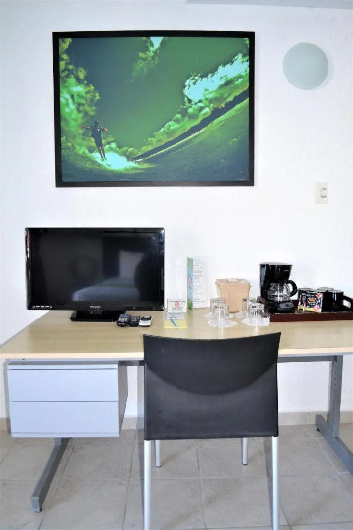 Casa Verde Hotel - Steps to the Beach | Pool, Restaurant & Bar