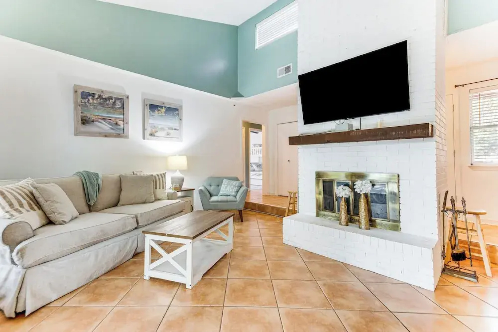 Poolside Oasis: 7 Mi to Pensacola Beach Boardwalk!