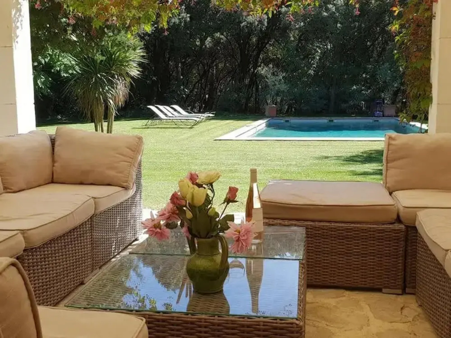 Villa in an Idyllic and Relaxing Setting Near Orange