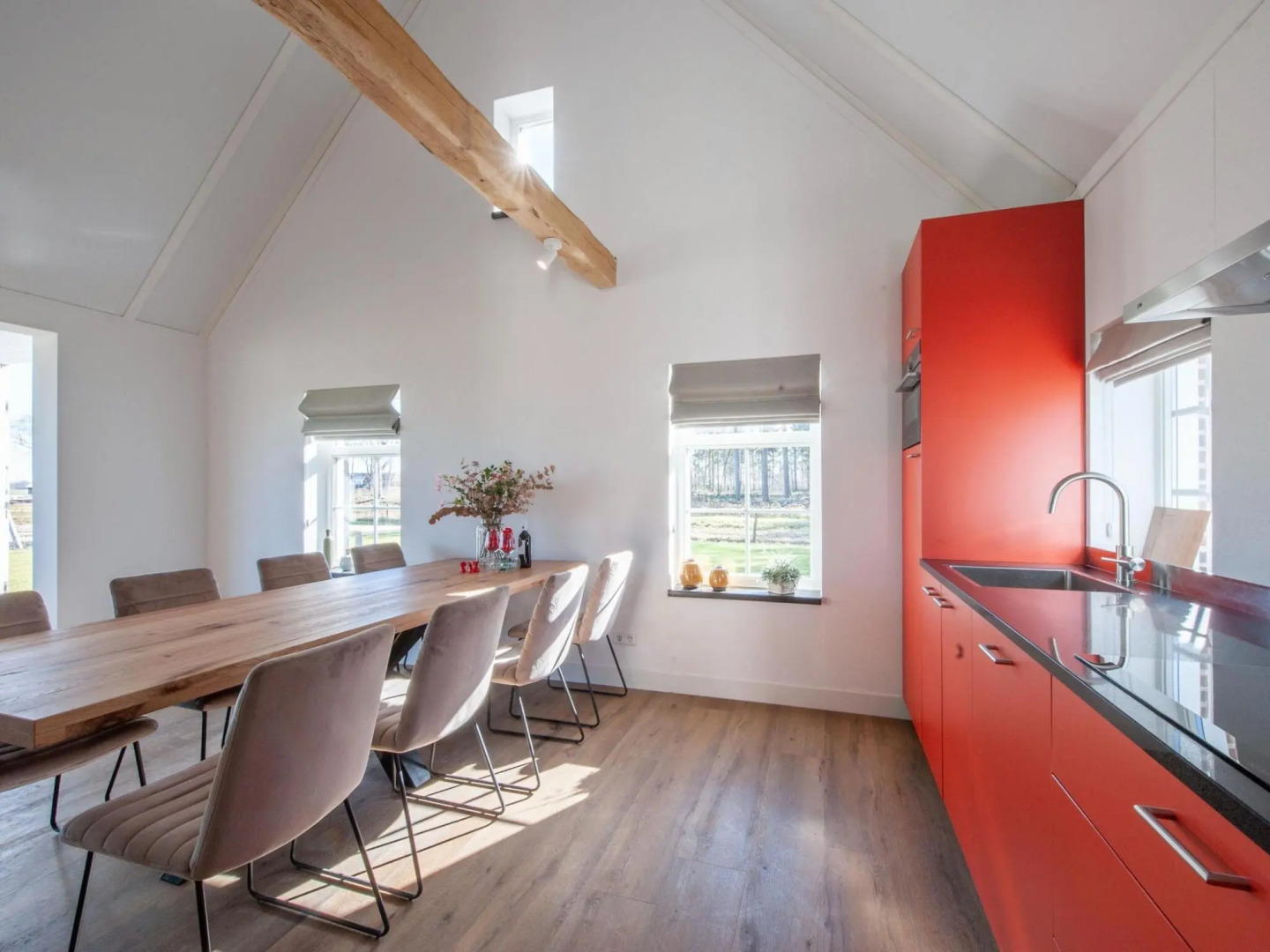 Thatched villa with two bathrooms, on a holiday park surrounded by nature