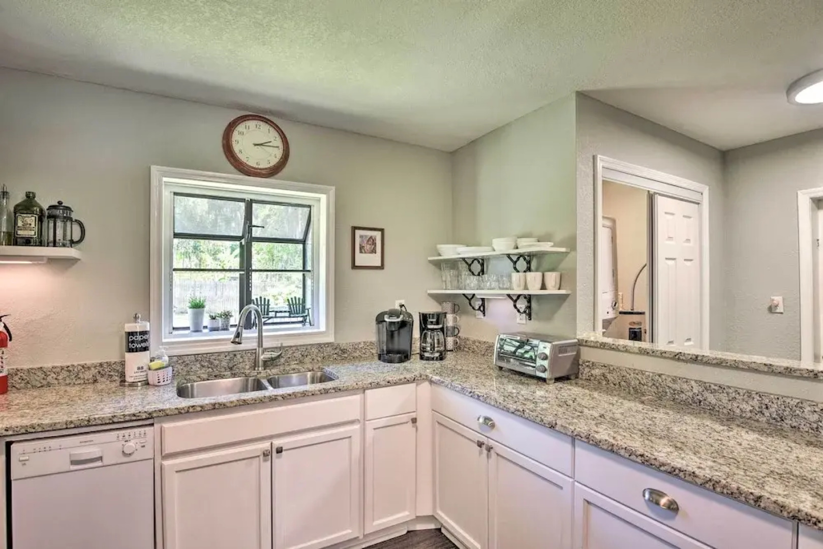 Dog-friendly Home w/ Gas Grill - Walk to Rose Bay!