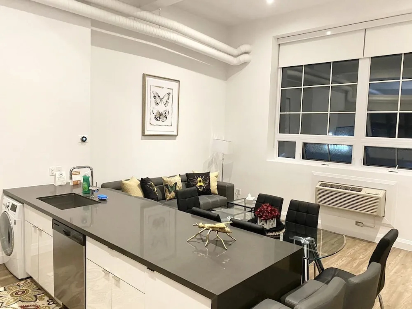 GLOBALSTAY. Dundurn LOFTS. Free parking