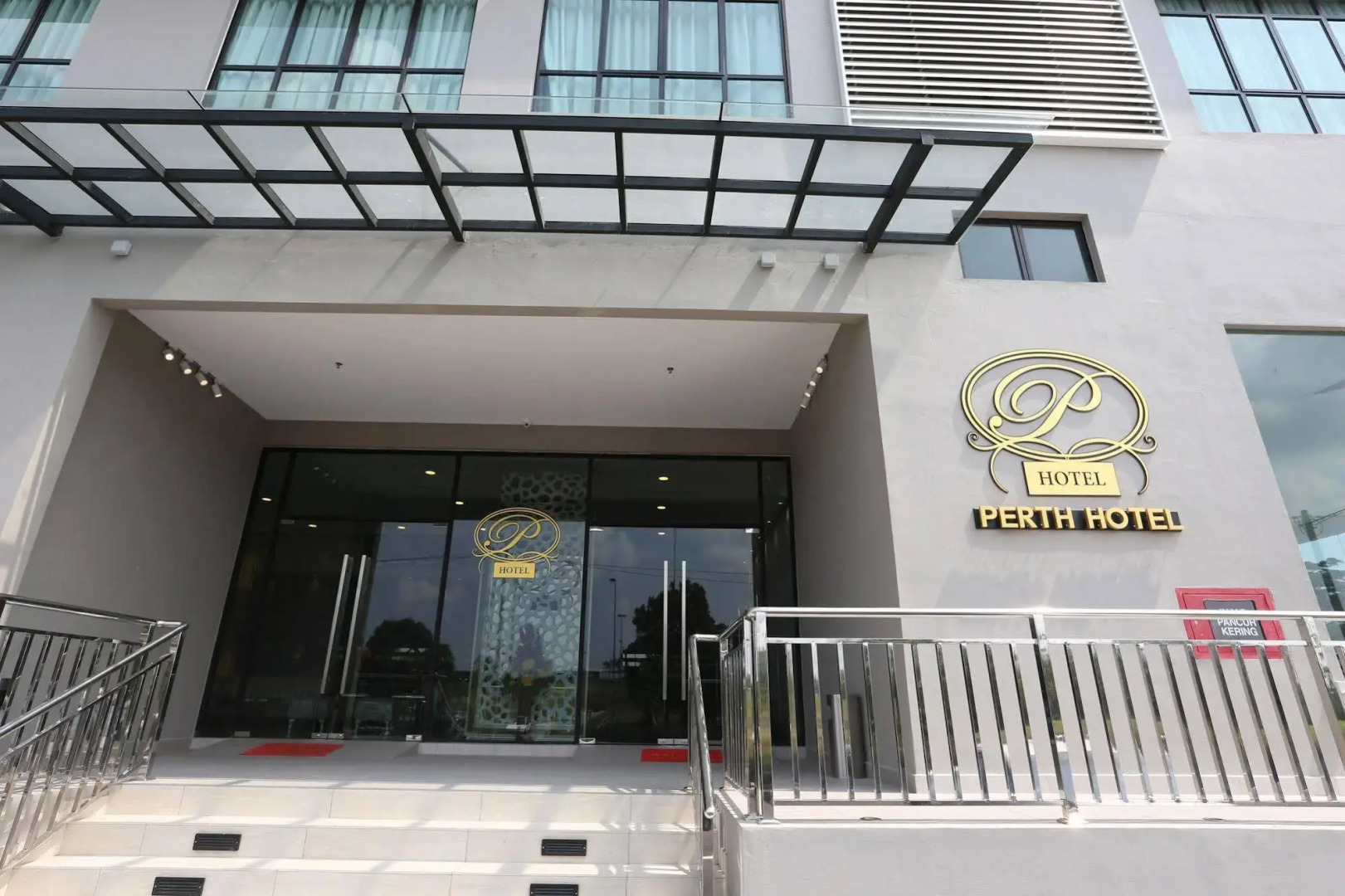 SEM9 Senai ''Formerly Known as Perth Hotel"