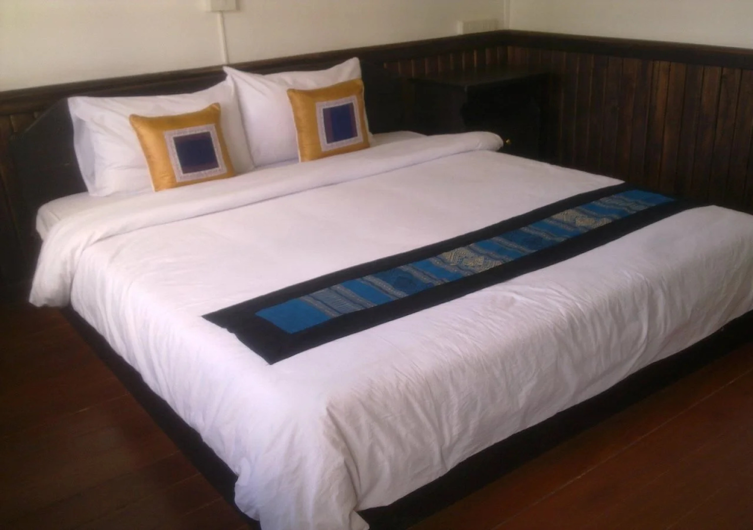 Huaysay Riverside Hotel