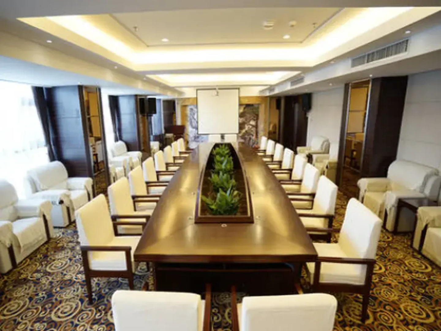 Vienna International Hotel (Zhumadian Huayuan Xuefu)