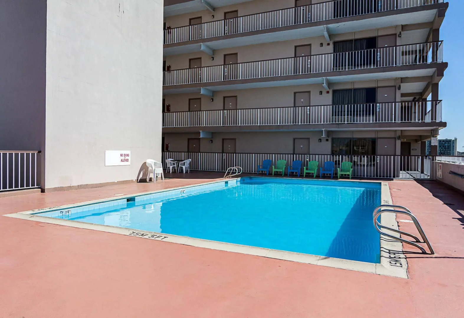 Red Roof PLUS+ & Suites Virginia Beach – Seaside