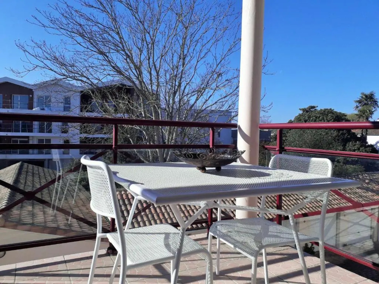 2 pieces terrasse parking au calme PHEOBUS