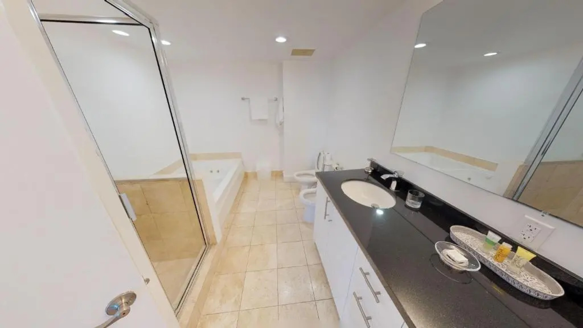 Oceanview Apartments in Sunny Isles