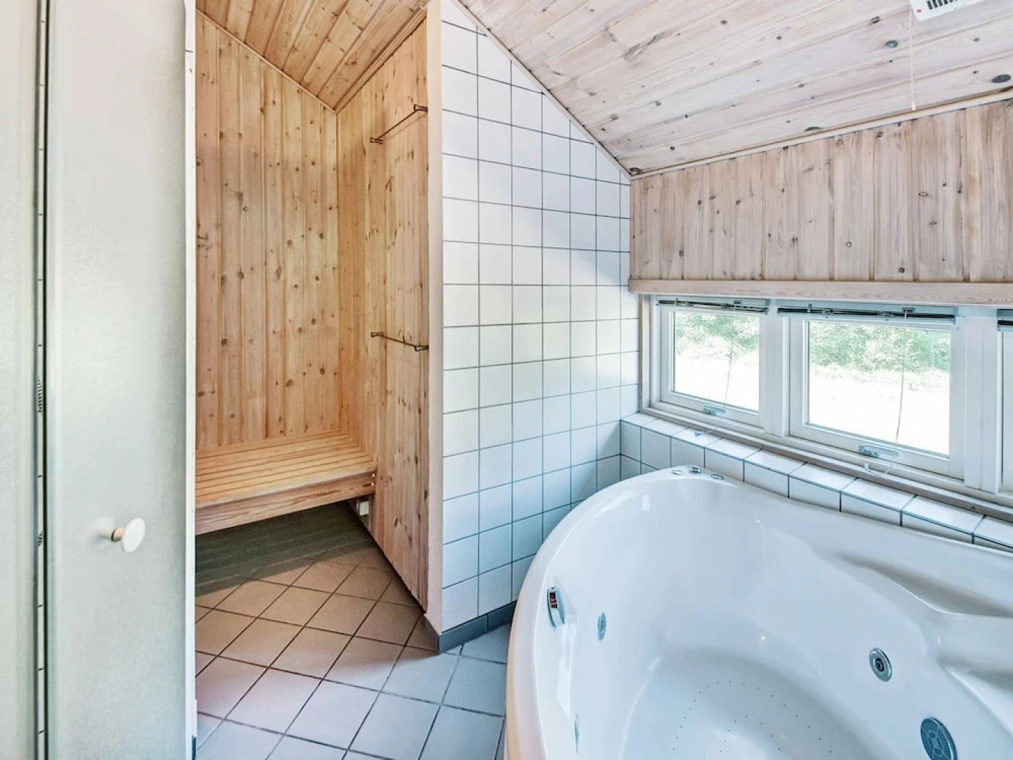 Spacious Holiday Home With Sauna in Aakirkeby