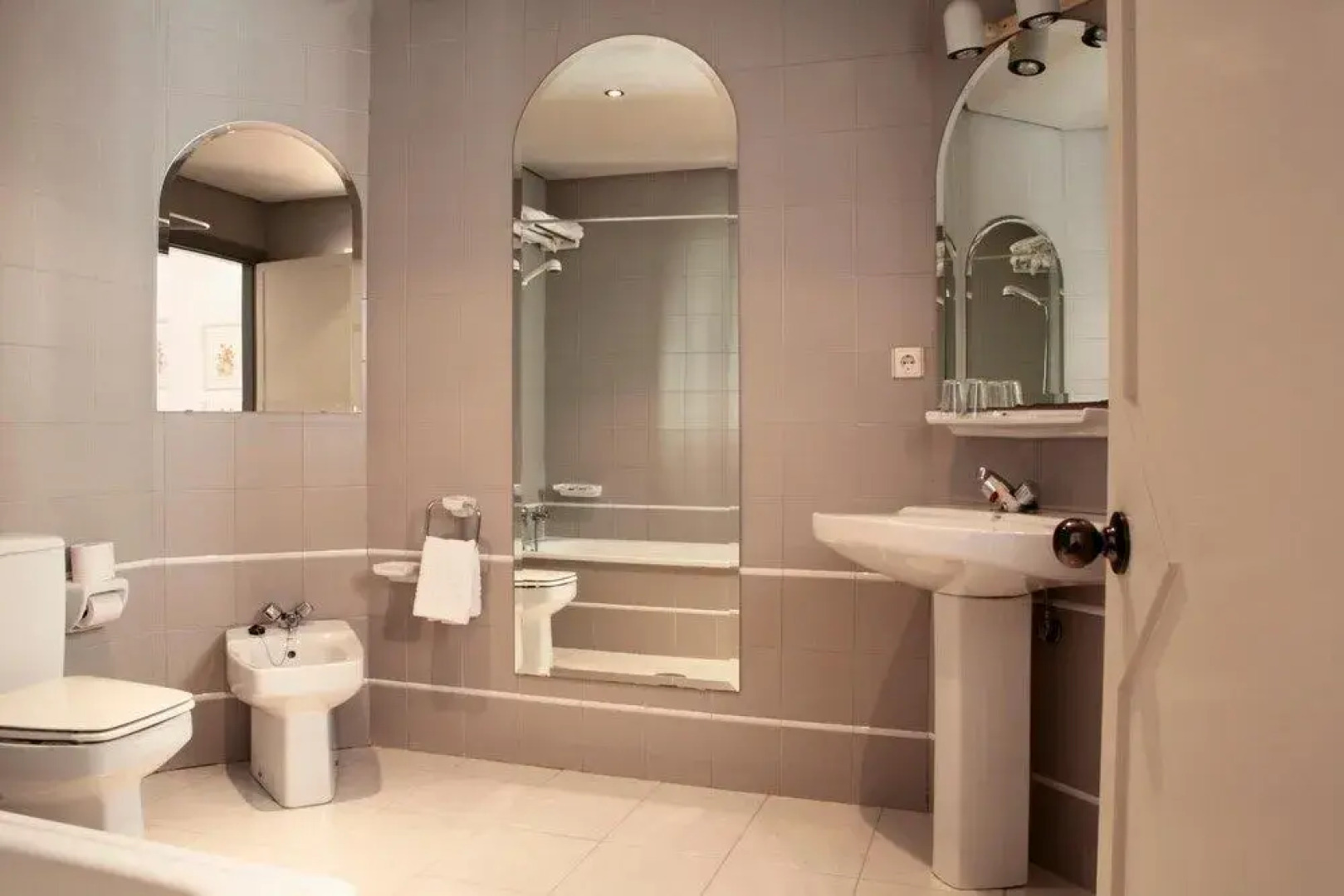 Hotel Abades Manzanil