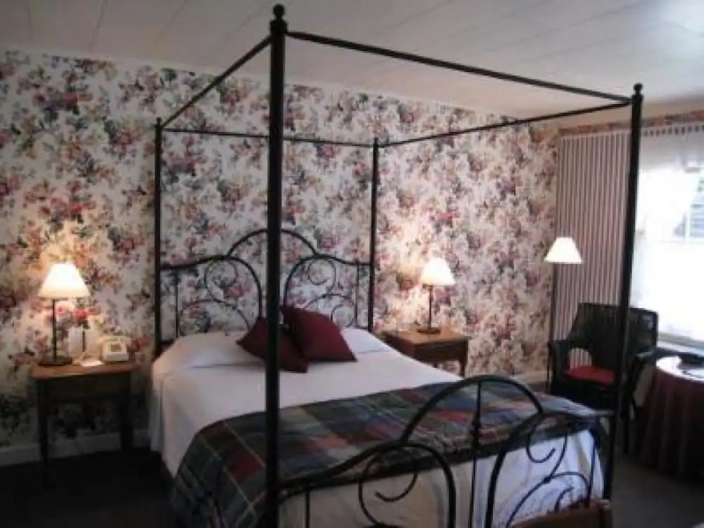 1896 House Country Inn - Barnside Inn