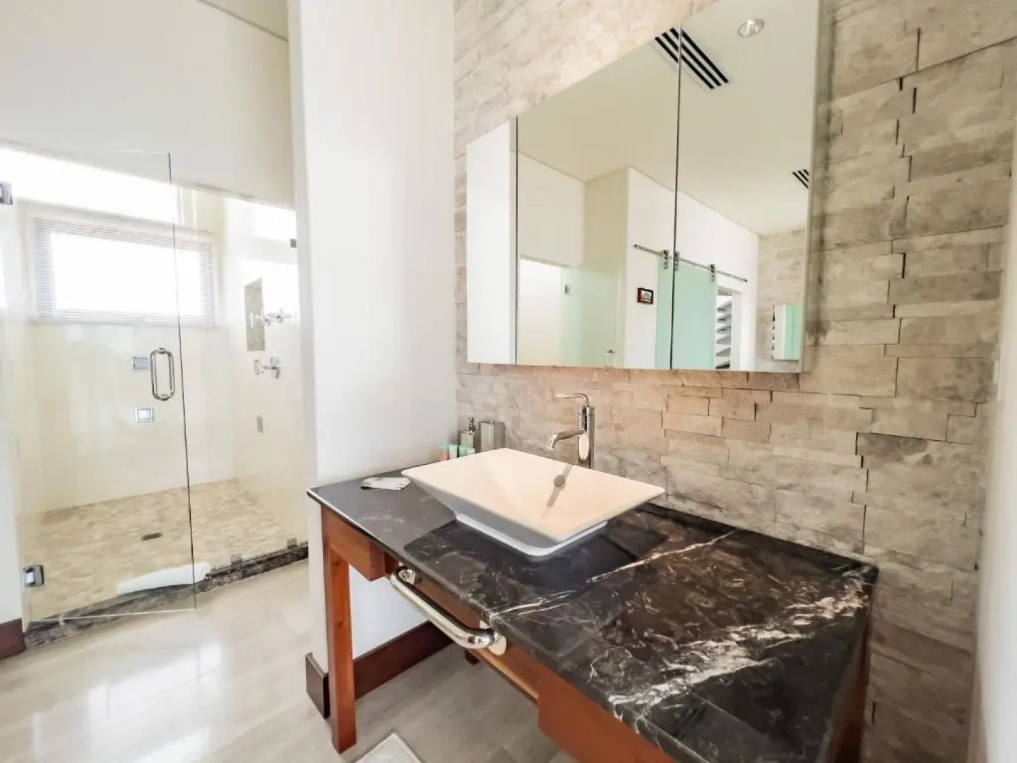 LG Smith Boulevard 558