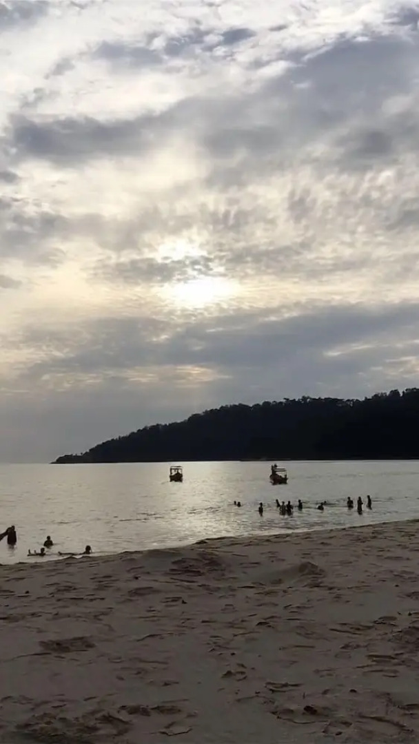 Dindings Pantai Desair Apartment By DPD