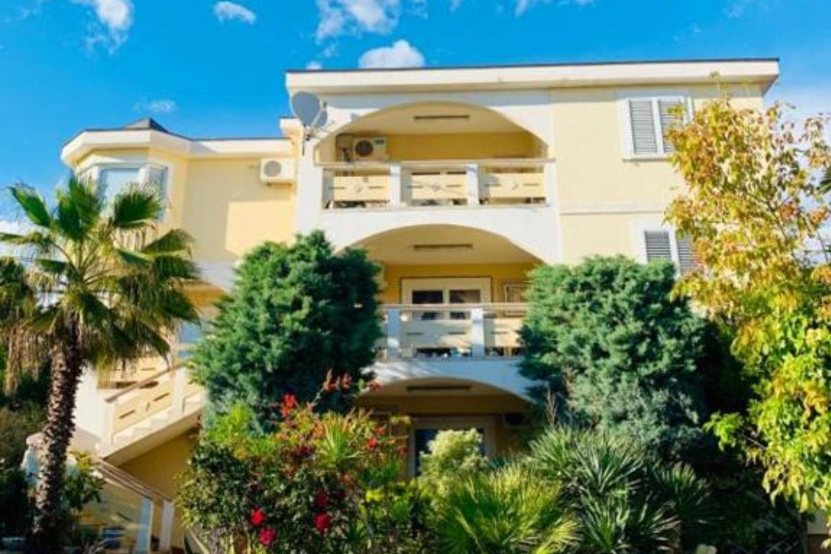 Pool Apartment Sol 6