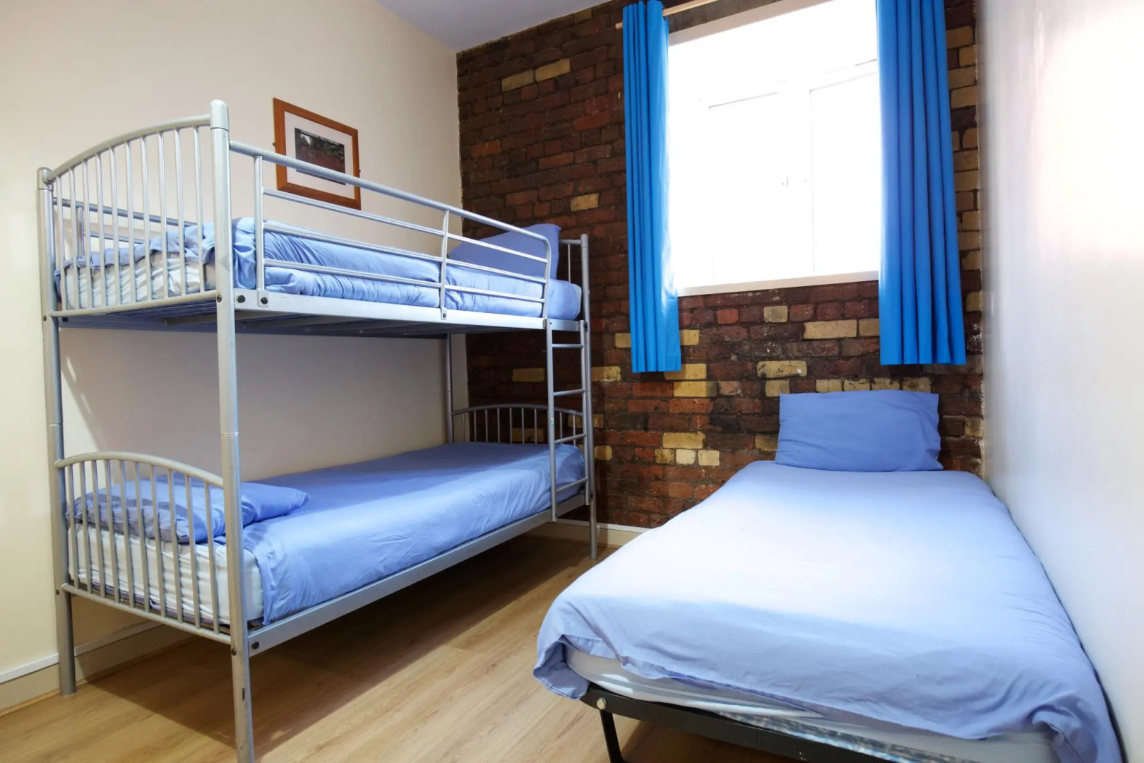 International Inn - Hostel